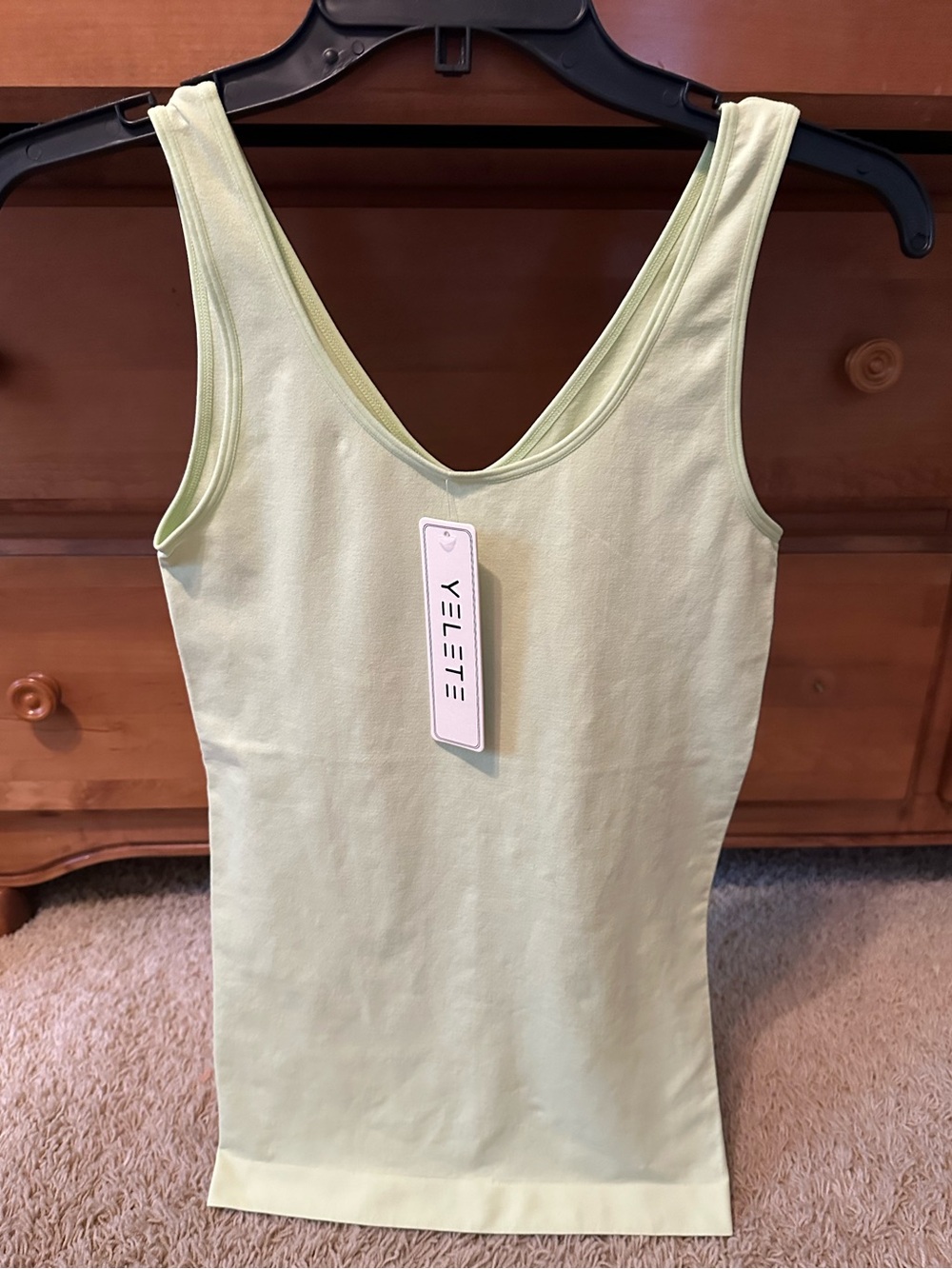 NWT YELETE REVERSIBLE LIKE A GLOVE TANK